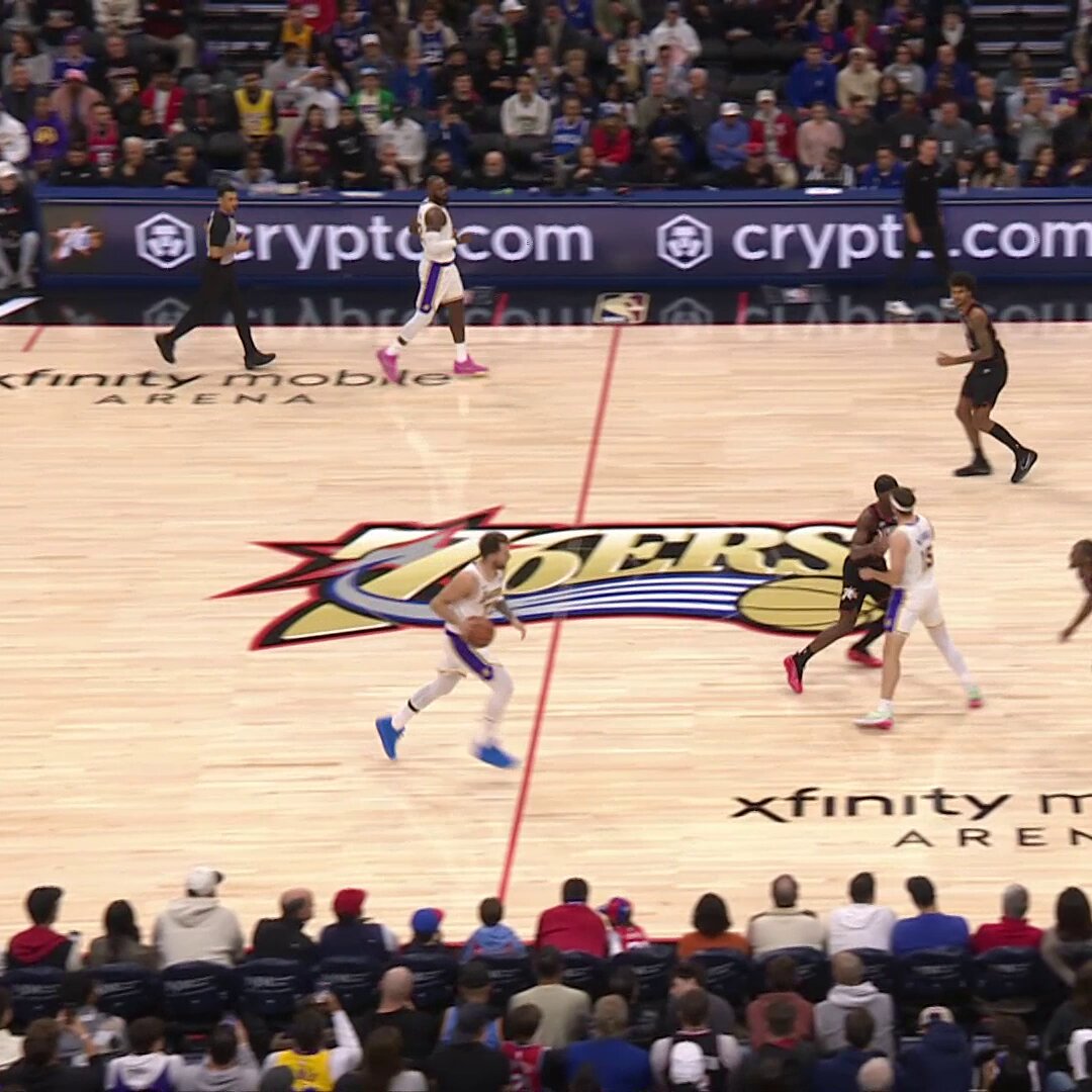 Luka is so smooth with it ‍

Spin move into the baseline fade.

LAL-PHI on NBA League Pass: