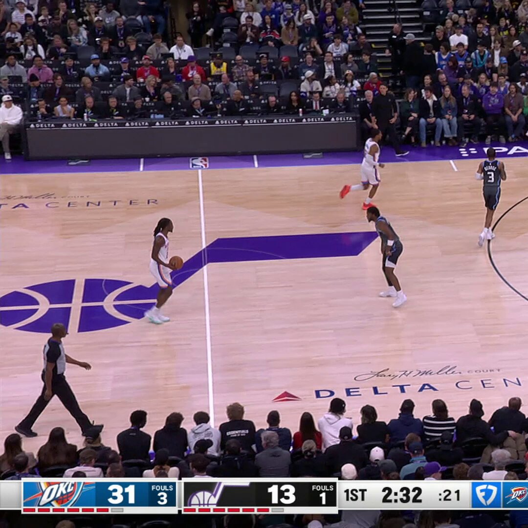 BRANDEN CARLSON STEPPING UP FOR OKC!

He had 3 of OKC's 11 first-quarter triples 

That's the most 3PM in any quarter this season and the most 3PM in a quarter by the Thunder in the franchise's OKC era.