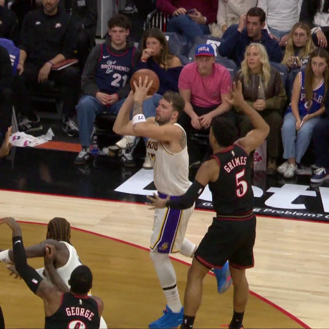 10 straight points in crunch time...

In Year 23...

LeBron James continues to defy logic ?