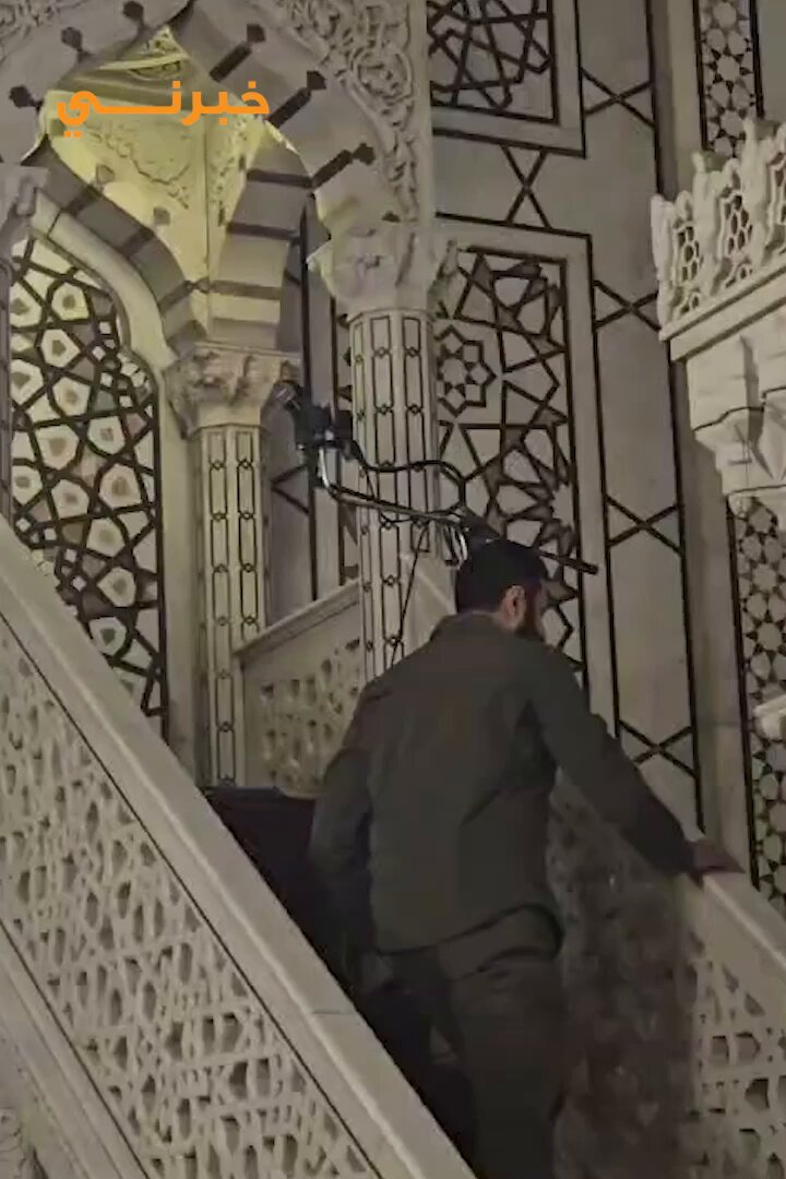 سورية.. إحياء ذكرى إسقاط الأسد.. الشرع بالمسجد الأموي بلباسه العسكري 