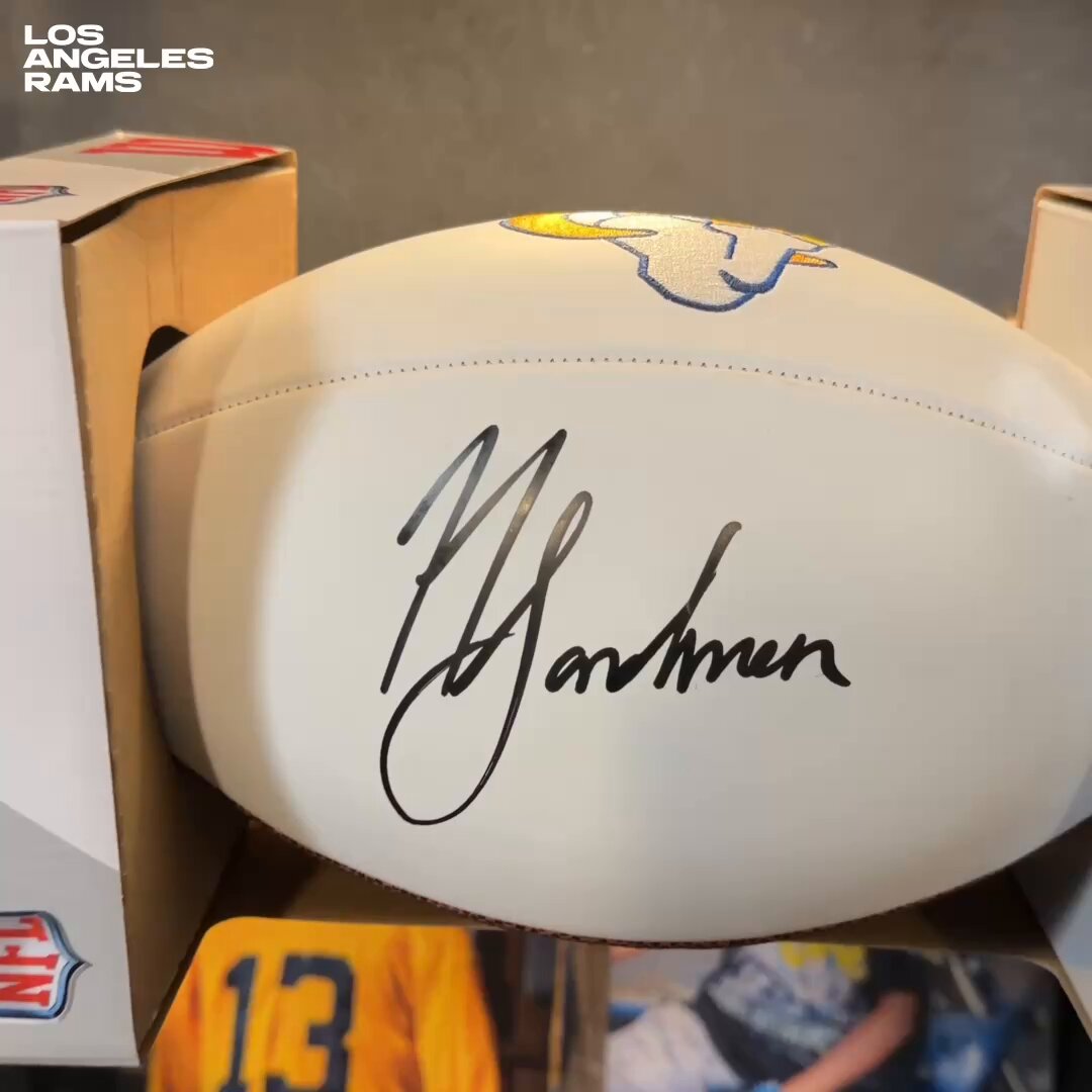 Day 5 of 12 Days of #ProBowlVote Giveaways!

🔁 Repost to win a signed @_Nate_Landman football! 