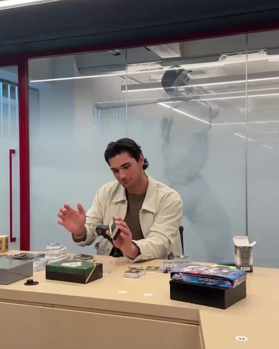 While visiting MLB HQ, Jac Caglianone opened some @Topps baseball card packs ...

He pulled a rare Shohei Ohtani autograph 🤯 