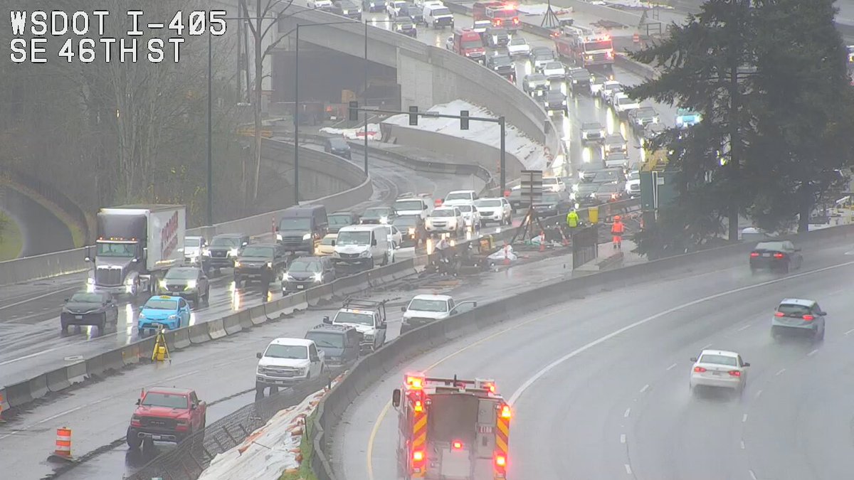 Laka I-405 Selatan: Hati-hati!
