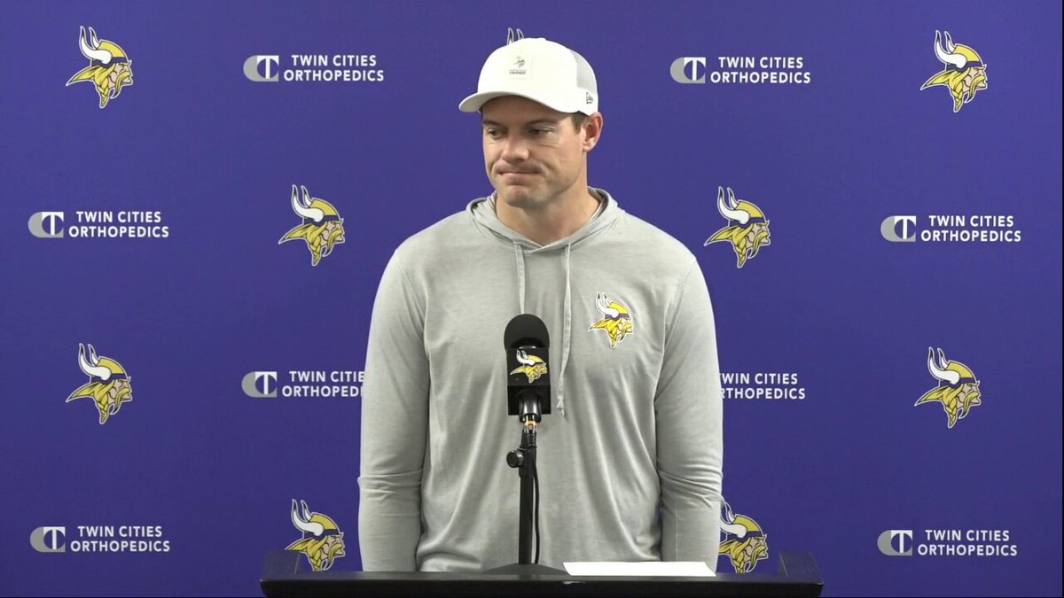 "He does so many things that you really have to take the time to appreciate him when you're watching the tape" -Head Coach Kevin O'Connell on @AndrewVanGinkel 