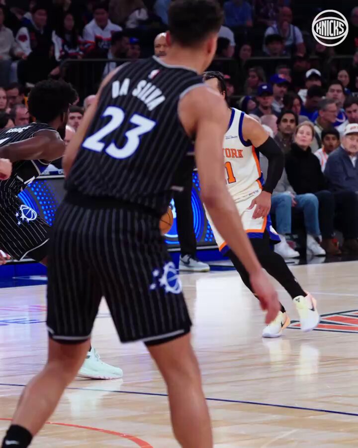 .@joshhart is making double-doubles look easy 😮‍💨

📊 17 PTS | 12 REB 