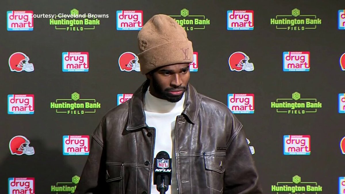 "Every single time, he has nailed it when put in a position by the media or the football gods to second guess his coach or the setup around him."

@RichEisen praises Shedeur Sanders for how he's handled the media in tough situations 👏 

(via The @RichEisenShow) 