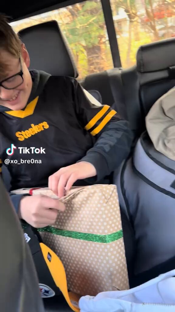 When you find out you're going to the Steelers-Ravens game 🥹 

(via xo_bre0na/TikTok) 