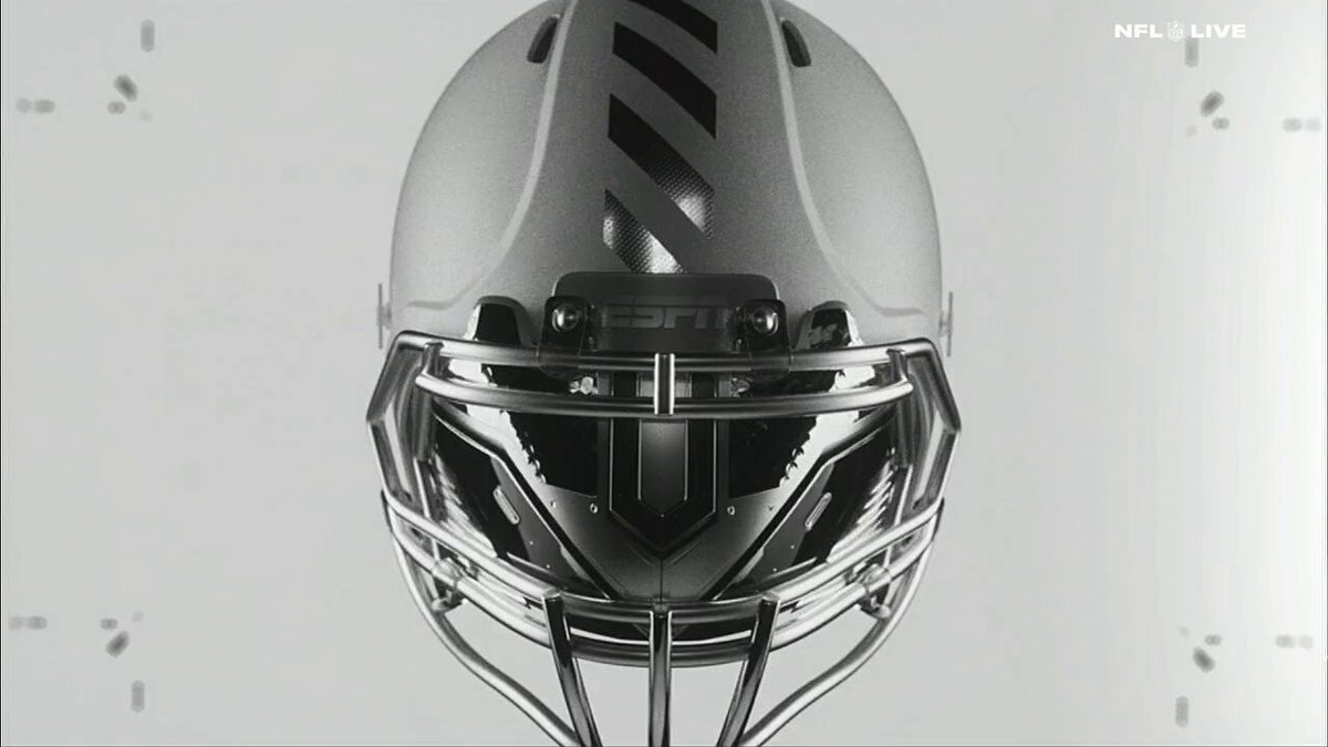 .@danorlovsky7 reacts to the Packers defense on their game-winning interception against the Bears 🏈 