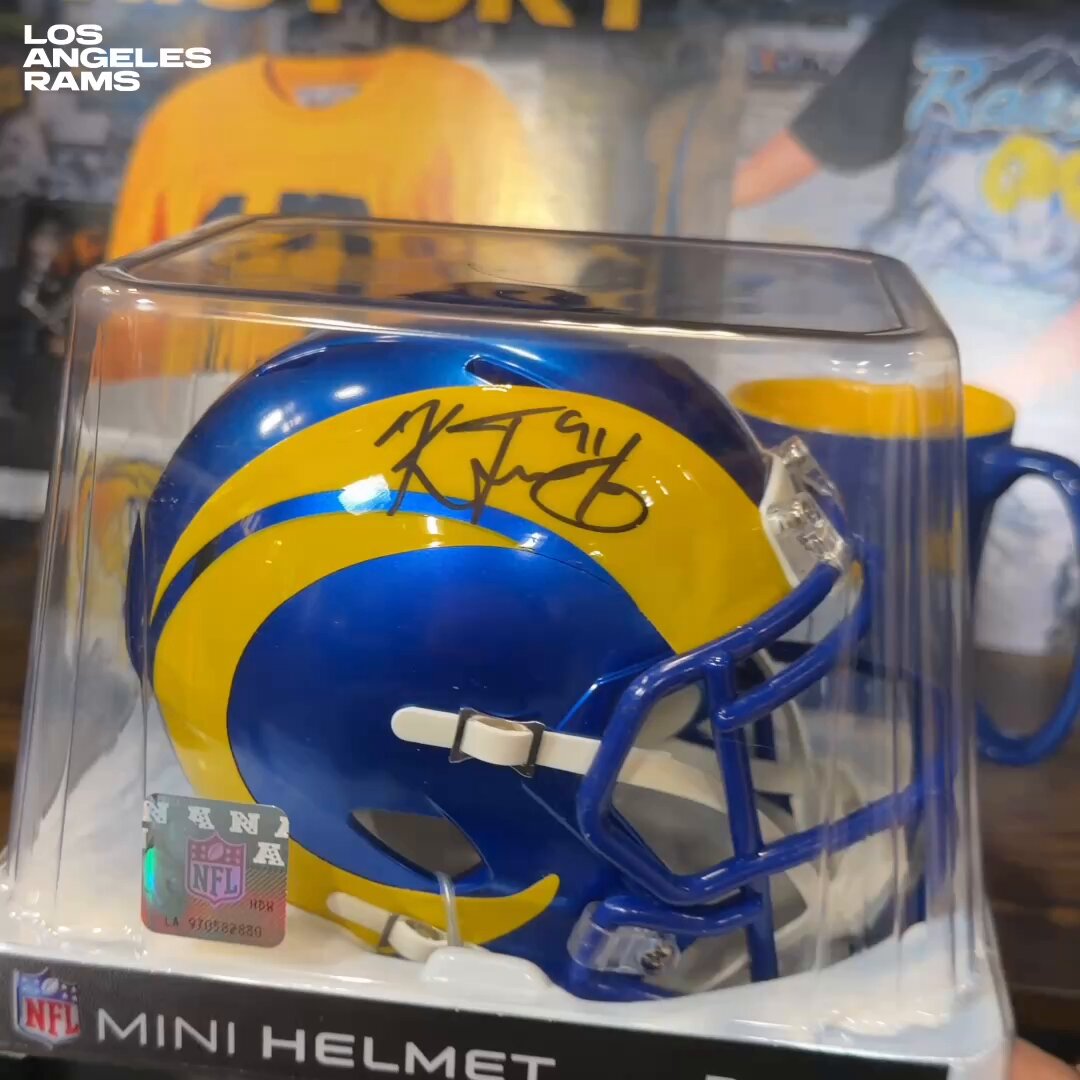 Day 7 of 12 Days of #ProBowlVote Giveaways!

🔁 Repost to win a signed @TurnerKobie mini helmet! 
