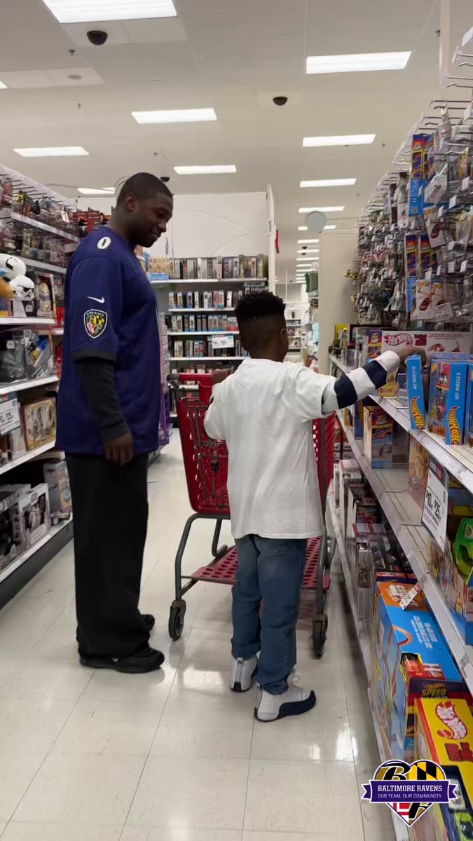 Roquan Smith hosted the Ravens’ 20th annual Holiday Helpers event

#ProBowlVote 