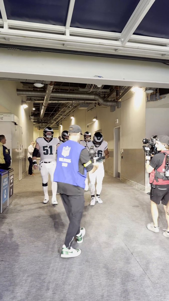 Last time @saquon was in LA?

302 total yards and 2 TDs 🦅

PHIvsLAC– 8:15pm ET on ESPN/ABC
Stream on @NFLPlus and ESPN App 