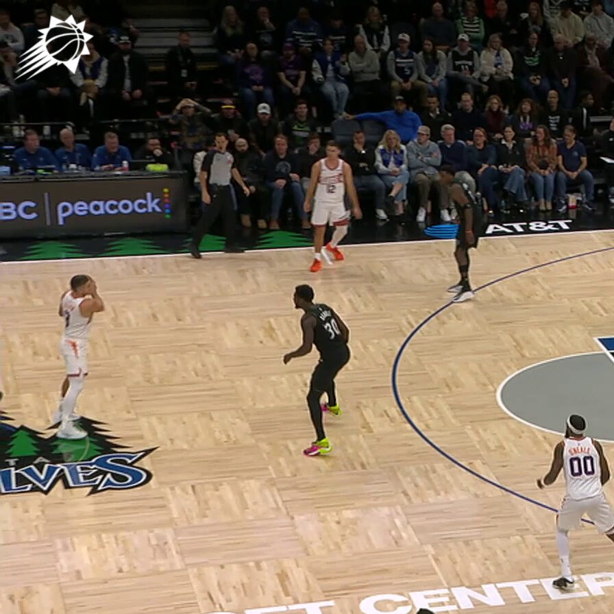 Mark Williams quite literally lives above the rim 💥 