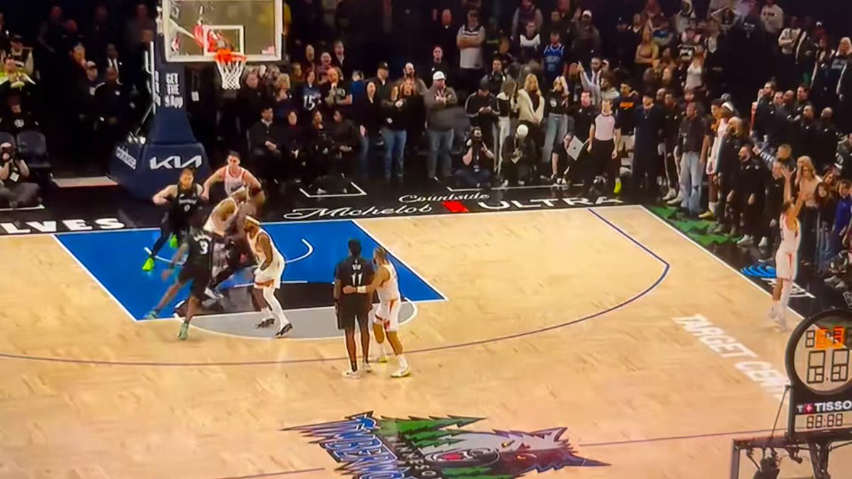 Always tough to draw up a play for a shooter (Ant) when everyone knows it's going to him. I think putting Ant where Naz was and having Donte flare (the cut Ant made) might've been better. If the defense goes towards DD, it allows Ant to break to the ball for a catch and shot 