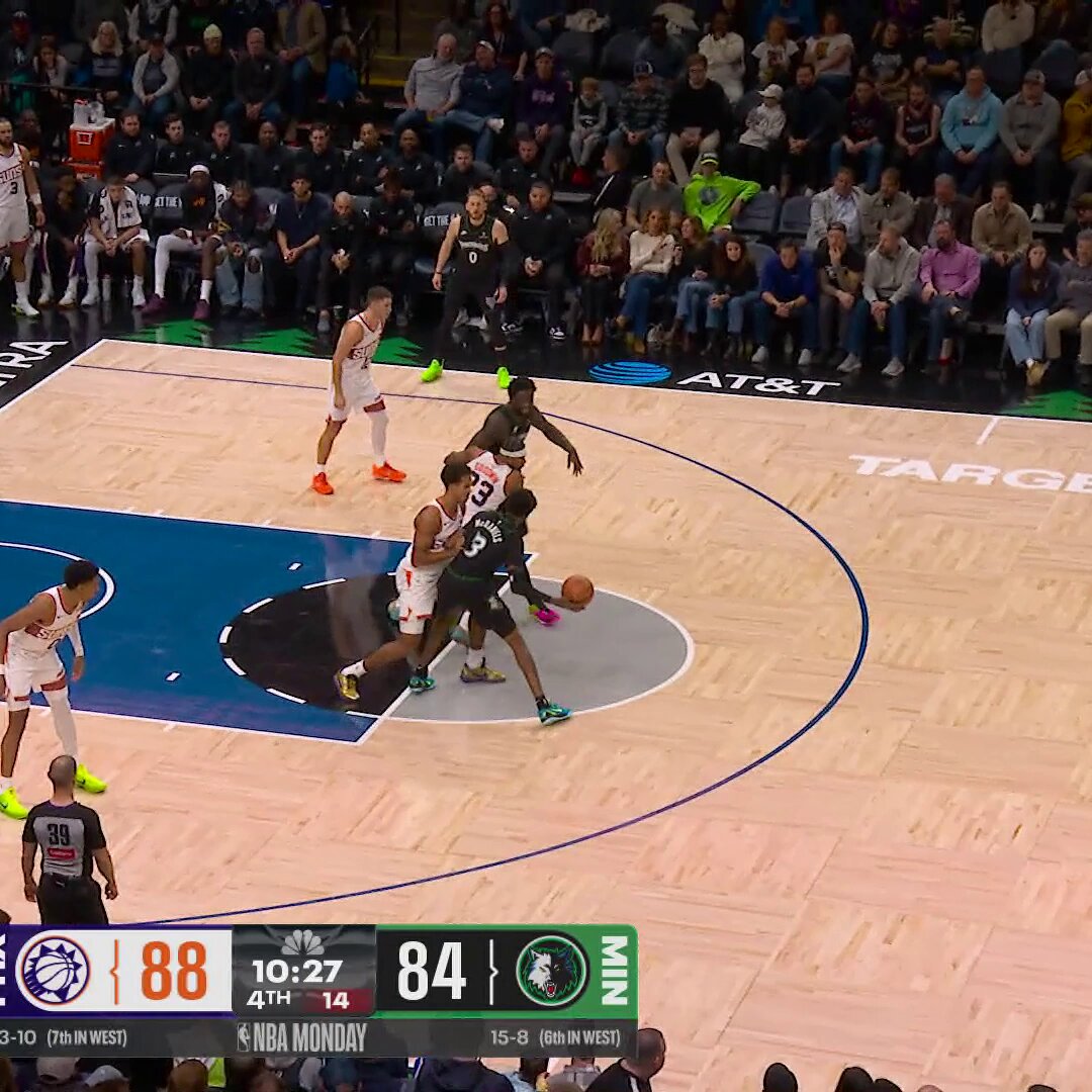 ANOTHER COLLIN GILLESPIE TAKEOVER.

He continues his breakout season with 12 of his 19 points in the 4Q as the @Suns win a thriller! 