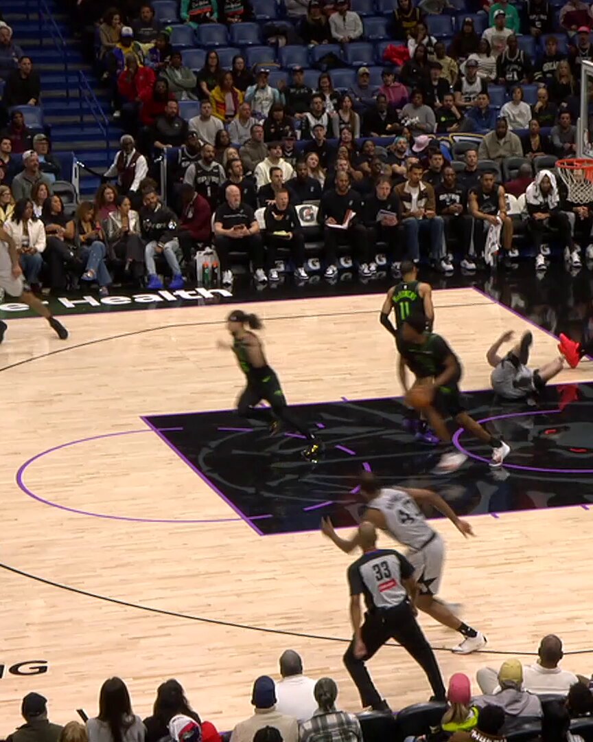 DERIK QUEEN IS DIFFERENT.  

33 PTS
10 REB
10 AST
4 BLK
11/15 FG 