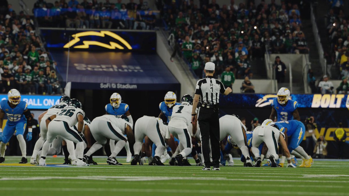 The Philly faithful in LA were lovin' this @saquon house call 🦅 