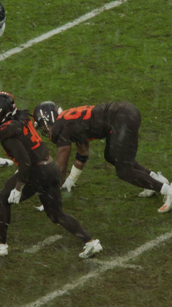 they really triple teamed Myles 😂

#ProBowlVote @Flash_Garrett 