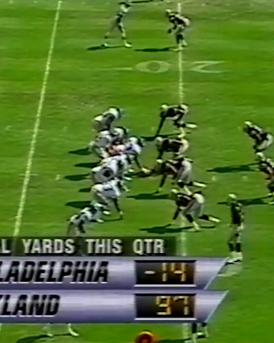 Anderson with the hit stick 💪

#LVvsPHI | 📺 NFL+ 