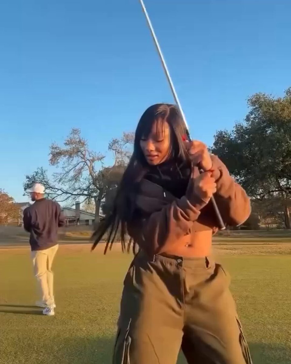 Klay teaching Meg how to golf 😂❤️

(via @theestallion) 