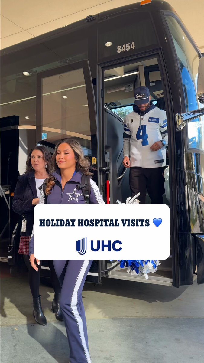Spreading Holiday Cheer ☃️

We spent time visiting with patients in local hospitals yesterday to hand out gifts and spread holiday cheer!

#FootballisFamily | @UHC 