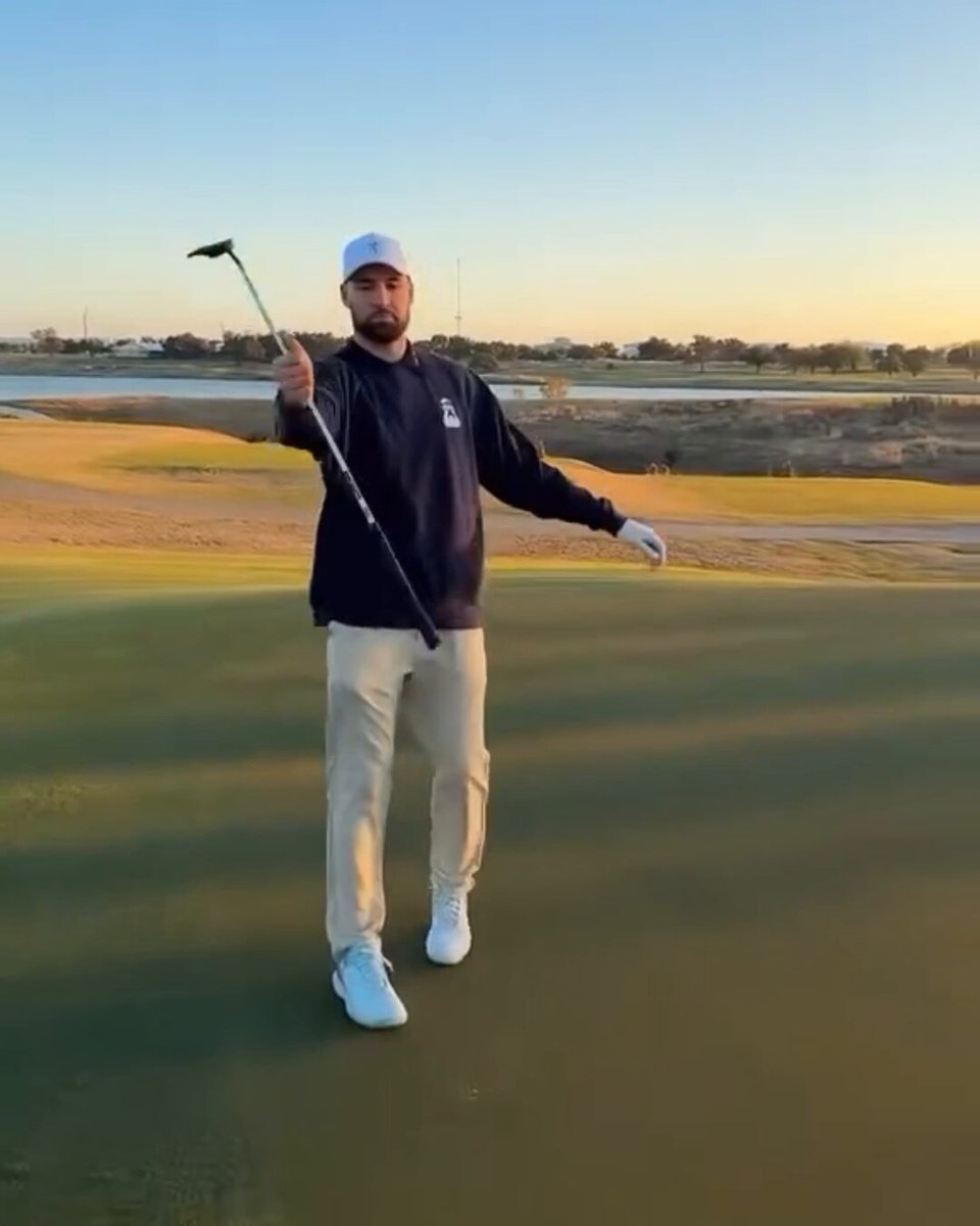 Klay taught Megan Thee Stallion how to golf AND won money off D'Angelo Russell ⛳️🔥

Then went home to cap it off with some Fortnite

What a day 🤣🙌

(via @theestallion) 