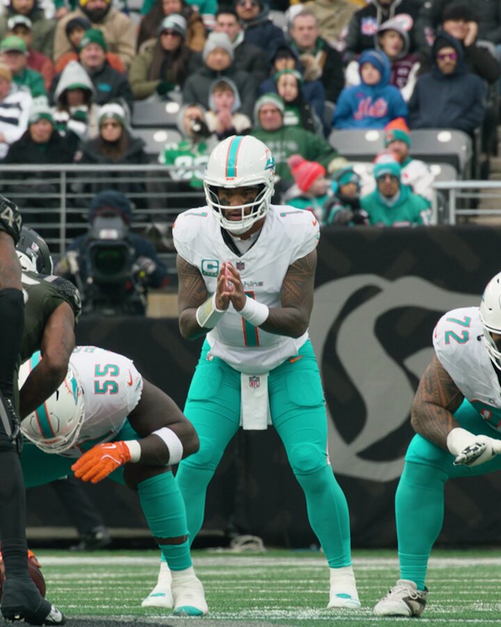 this angle of the @quincywilliams_ + @MichealClemonss sack 😮‍💨 