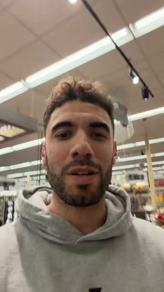 YOU HEARD THE MAN, ‘pay it forward’ 💜

#PayItForwardUtah | @georgesniang 