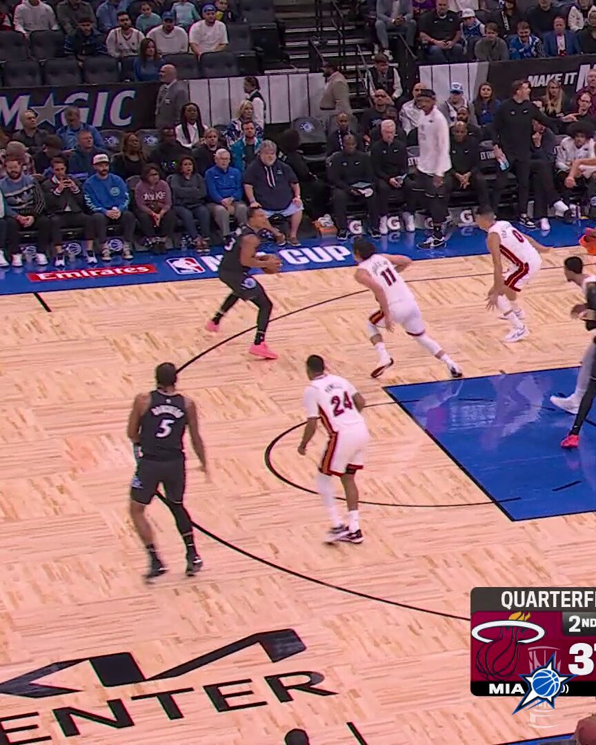 Paolo Banchero thru contact 😤 