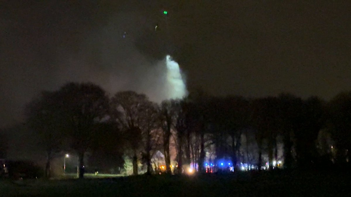 Grote brand bij autobedrijf in Rhenen