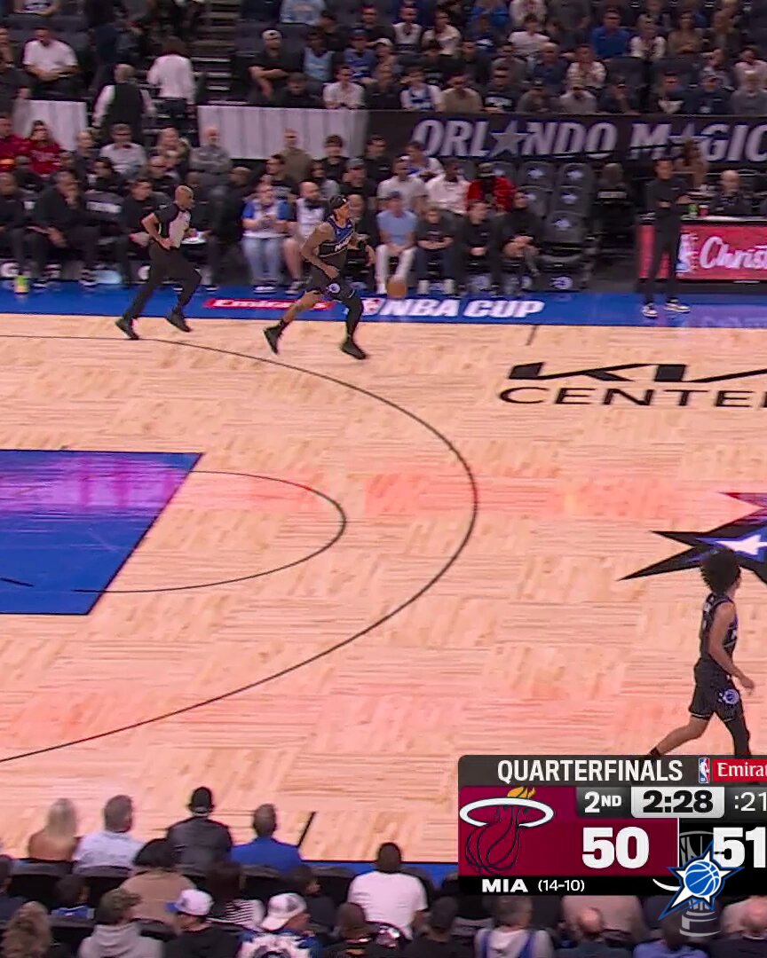 Anthony Black with the spinning lay in 🔥 