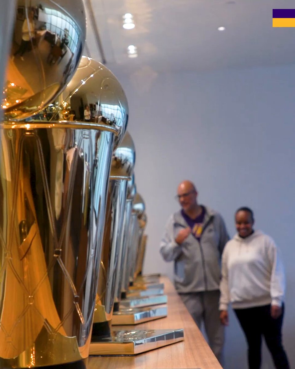 Teaming up with @Delta and @BobHopeUSO, the Lakers invited U.S. Marine, Victorian Briscoe, for a special day with the Purple & Gold 💜

Honoring those who have served with Salute to Our Troops. 
