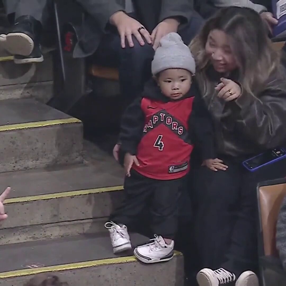 This young Raptors fan had the crowd going crazy 🕺🥹

(via @NBA)

 