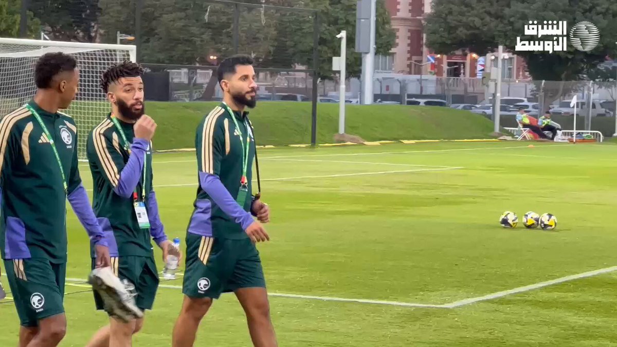 وصل لاعبي المنتخب السعودي إلى ملعب التدريب قبل انطلاق الحصة التدريبية الختامية التي تسبق مواجهة #فلسطين. 
