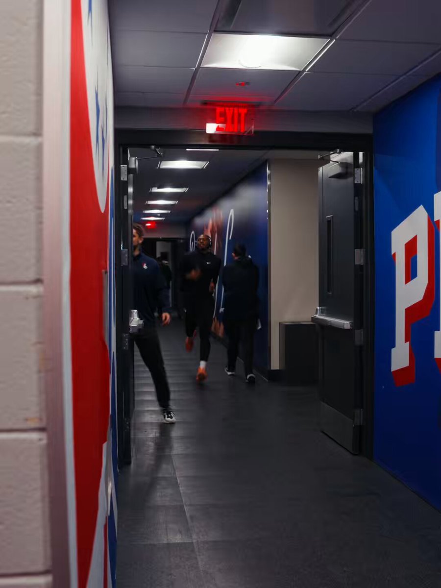 warm ⬆️ with @TyreseMaxey 