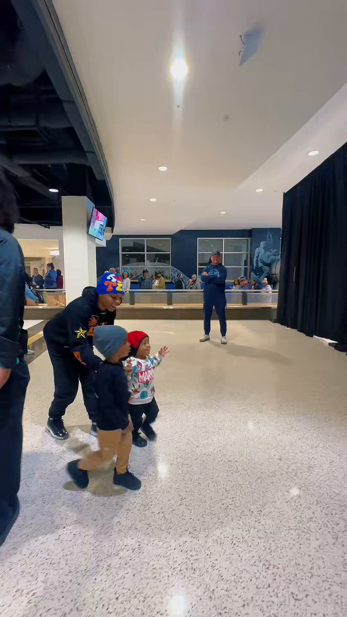 Ced, Javon, & Jahmai surprised fans and pulled up to the ticket giveaway 🐻🔥 