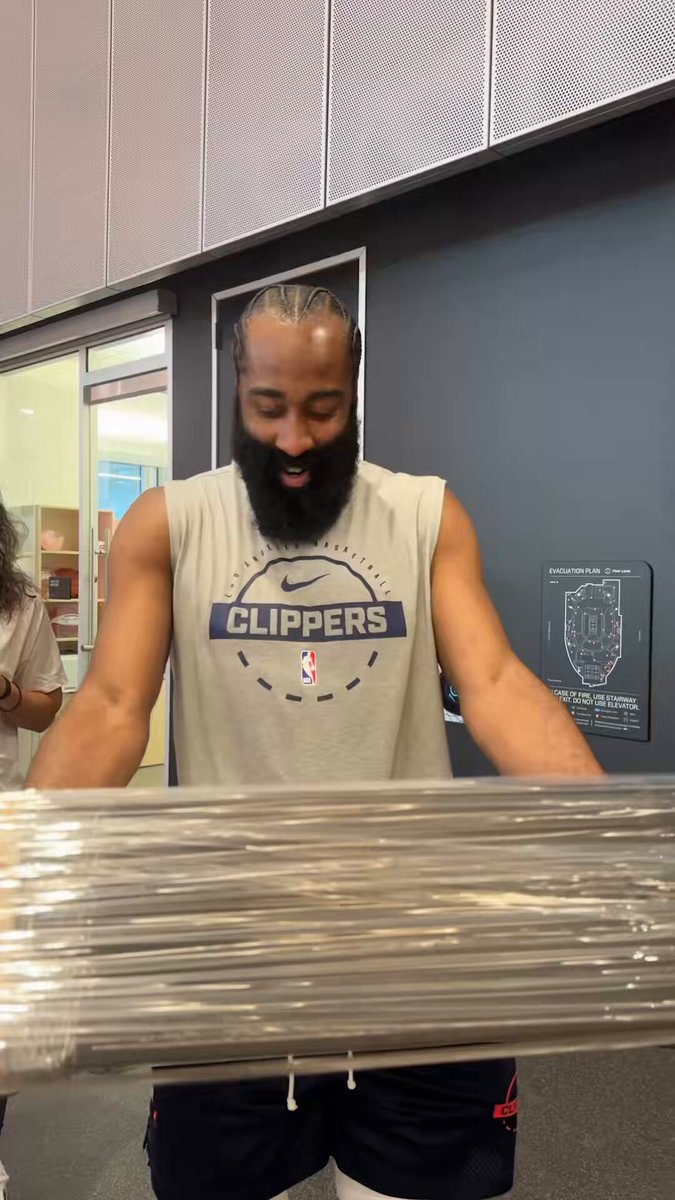 One photo from every season & his Vol. 10 shoes 📸👟🔟

A Top-10 gift for @JHarden13! 