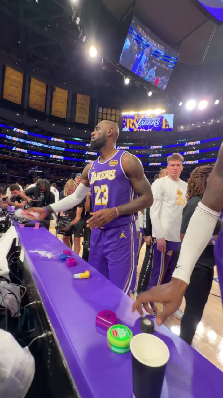 GAMETIME in LA!

Winner of Lakers/Spurs advances to Vegas to face OKC!