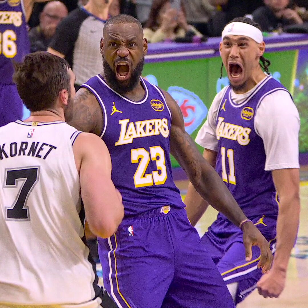 LEBRON AND JAXSON HAYES: ️?