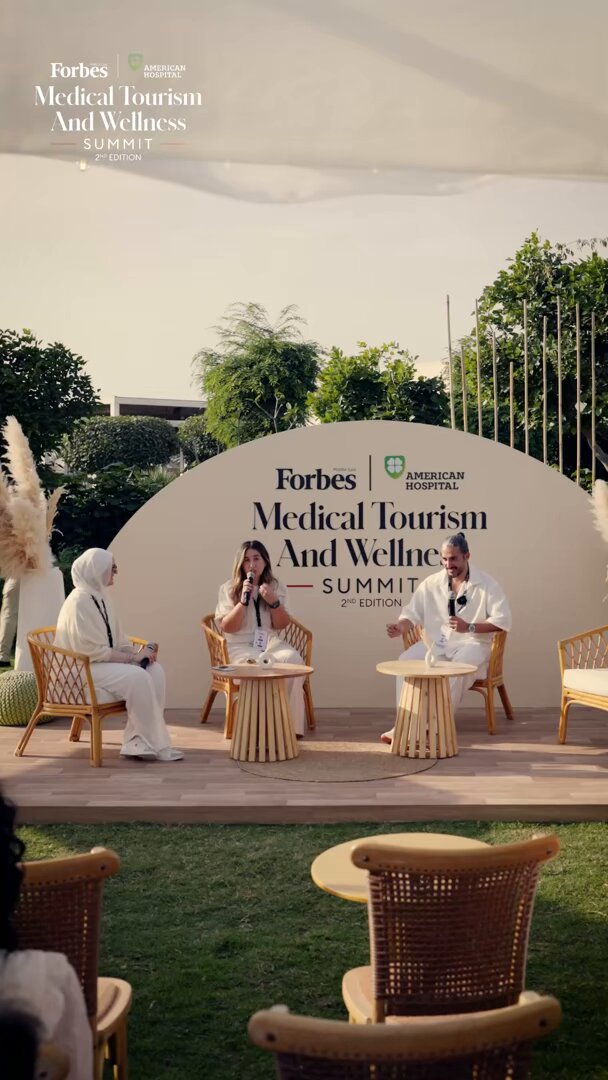في النسخة الثانية من قمة فوربس الشرق الأوسط للسياحة العلاجية والرفاهية الصحية، وضمن جلسات منصة Serene، استعرض د. منذر الهريني، طبيب تجميل الأسنان، ود. ريما عبدالله، استشارية زراعة الأسنان، أحدث التطورات في مجال تحسين صحة الفم، من التقنيات المبتكرة إلى التكنولوجيات الحديثة التي 