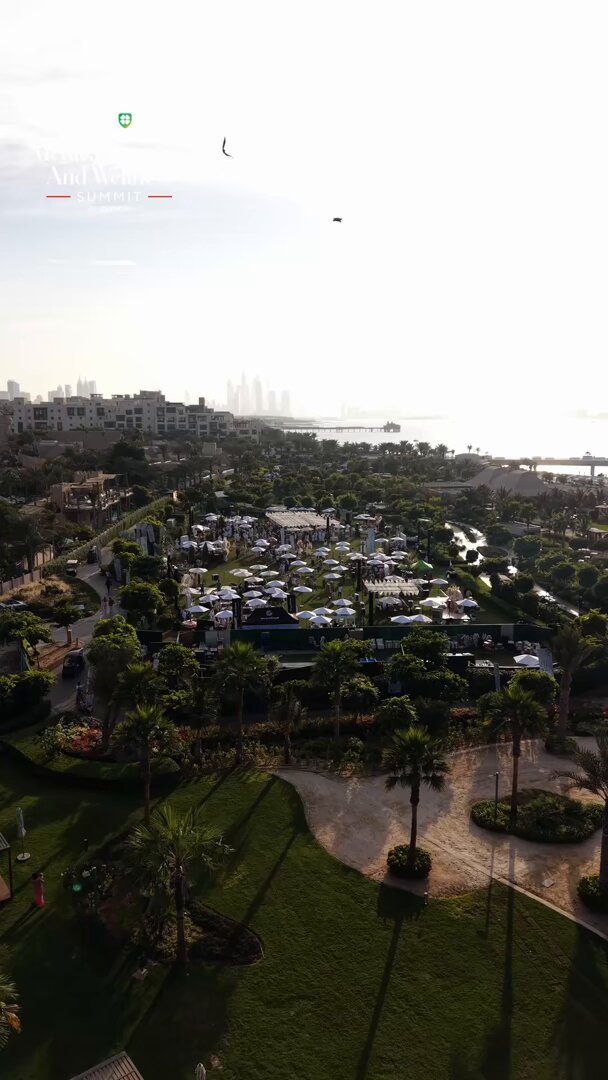 استعرض سعادة مشعل عبد الكريم جلفار، المدير التنفيذي لمؤسسة دبي لخدمات الإسعاف، وشريف بشارة، الرئيس التنفيذي لمجموعة محمد وعبيد الملا والمستشفى الأمريكي دبي، كيف تعيد دبي صياغة تجربة سفر الرفاهية الصحية على المستوى العالمي، وذلك ضمن جلسة نقاشية أدارتها سالي موسى، مقدمة البرامج ومنتجة المحتوى الأولى في فوربس الشرق الأوسط.. Dubai_Ambulance AHDubai sbishara1 