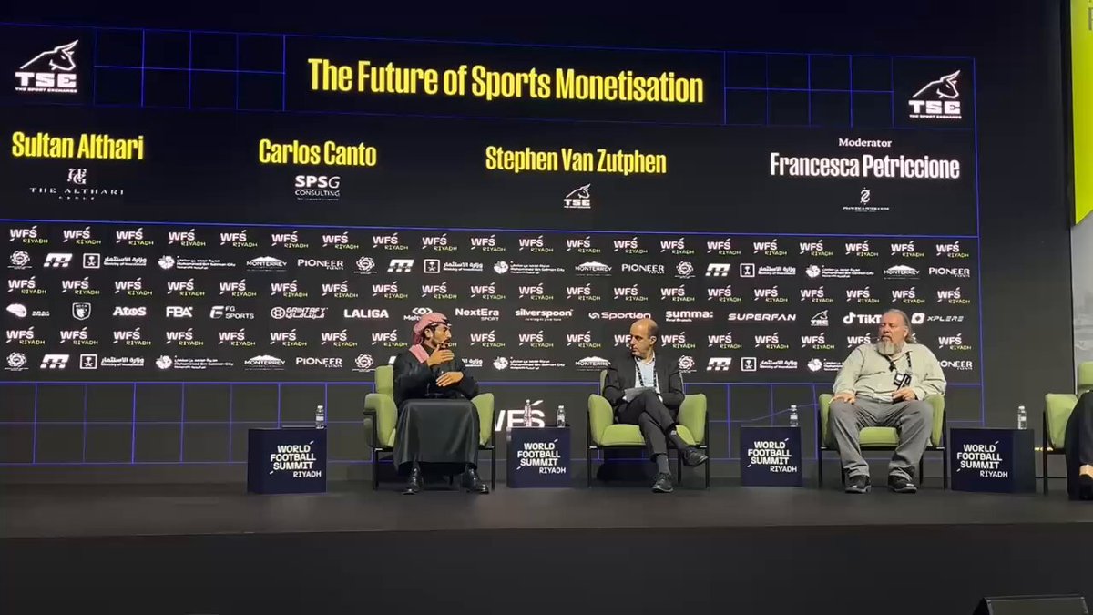 سلطان الثاري الشريك المؤسس في مجموعة «الثاري»، في جلسة حوارية بعنوان " مستقبل تحقيق الدخل الرياضي" خلال المنتدى العالمي لكرة القدم : امتلاك نادٍ رياضي اليوم يُعدّ من الطرق القليلة التي تمنح صاحبها الهيمنة القانونية في أي اقتصاد 
