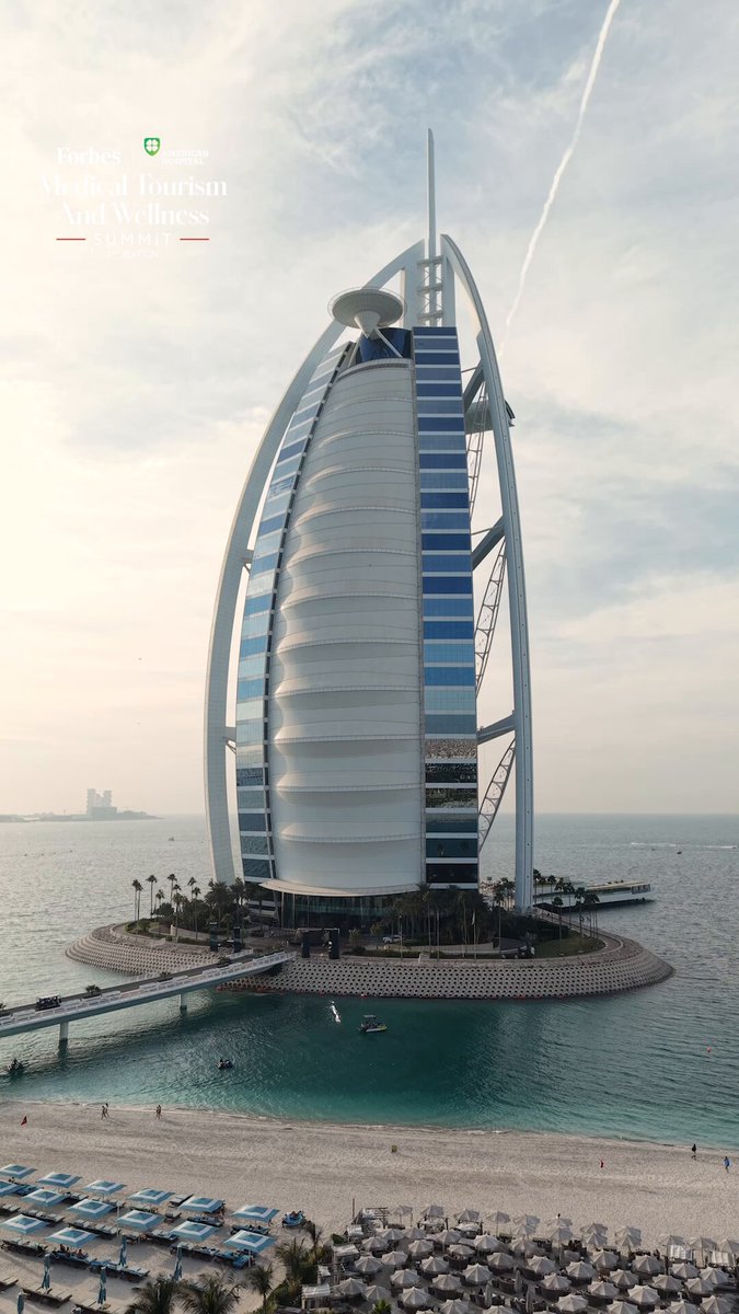 استعرض سعادة ماهر الكعبي، مستشار رئيس مجلس الإدارة وعضو مجلس إدارة مستقل في مجموعة السركال وعضو في مجلس الإمارات للاقتصاد الدائري، وأحمد بن عبدالكريم العريج، رئيس مجلس إدارة جمعية السياحة الصحية السعودية، ورئيسها التنفيذي، وخالد علي المولوي، مدير عام سبيتار بالإنابة، كيف يسهم القطاع الرياضي في بناء مجتمعات أكثر صحة وجذب الاستثمارات العالمية، وذلك ضمن جلسة نقاشية أدارتها جيداء شكري، منتجة المحتوى في فوربس الشرق الأوسط. . ahdubai 