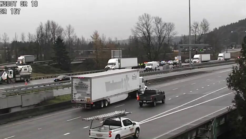 北向167拥堵！两车道封锁