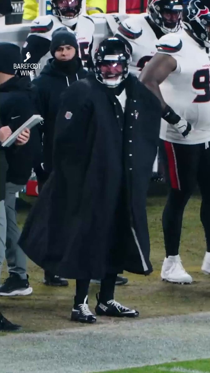 Get you a hype man like Henry. 

Moments We Love | @BarefootWine 