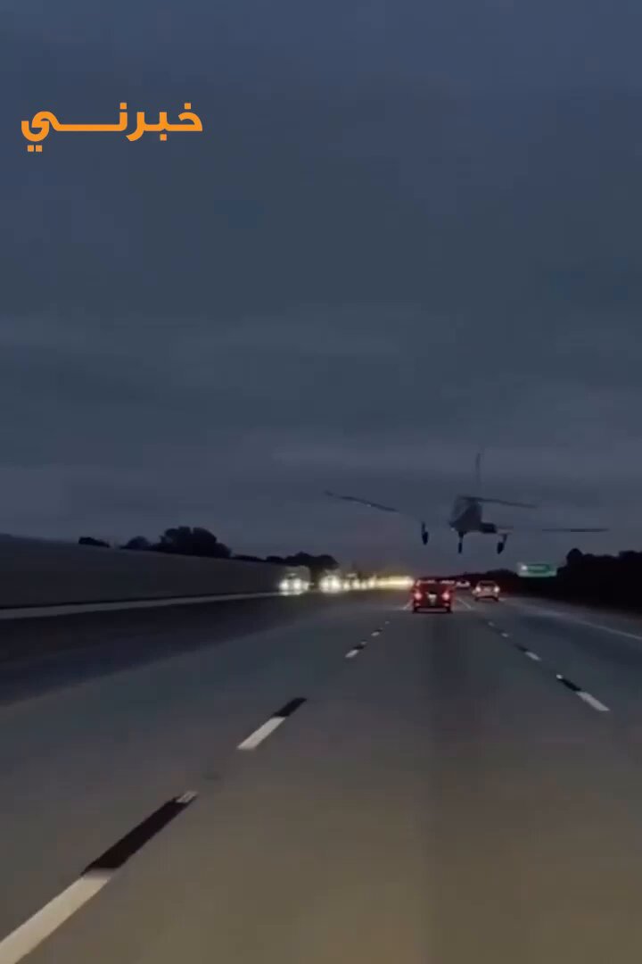 هبوط اضطراري لطائرة فوق سيارة على طريق سريع في فلوريدا بعد عطل مفاجئ بالمحرك 