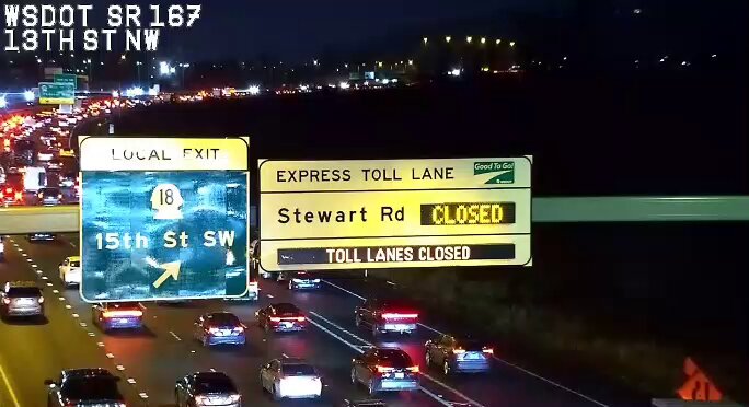 13 St & 4 St: 차선 침수, 우회 요망