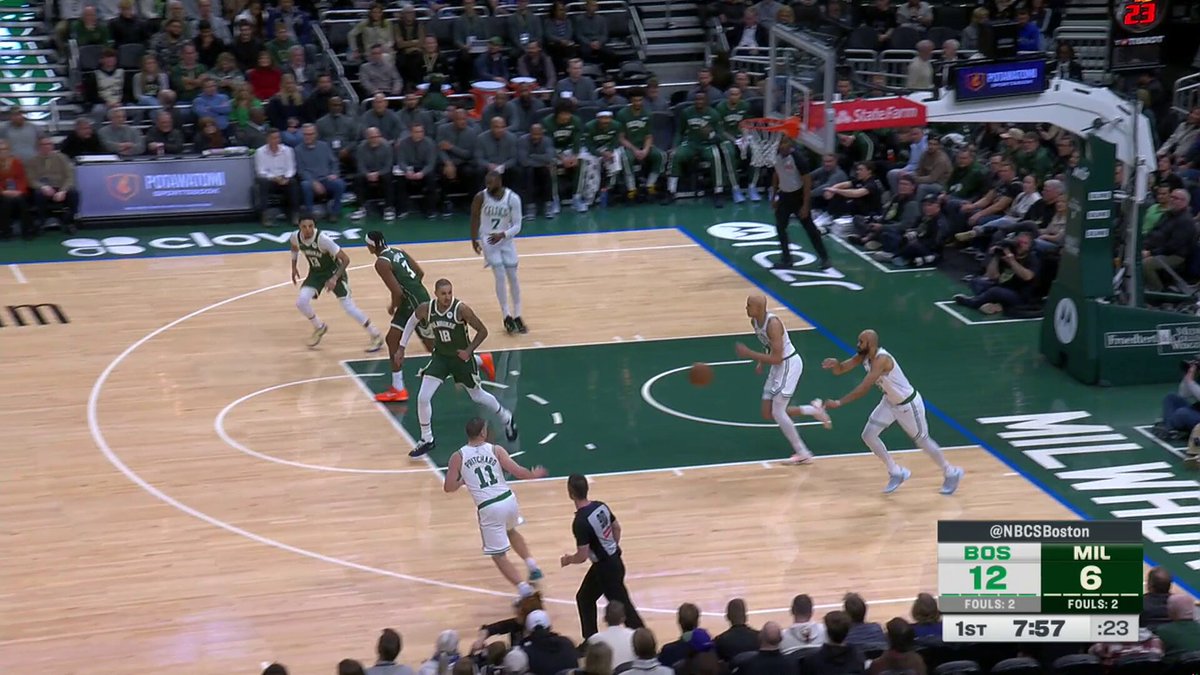 Pushes the tempo.
Shows off the handles.
Pulls up from downtown.
Drills the triple.

Payton Pritchard has 6 for Boston 👌 