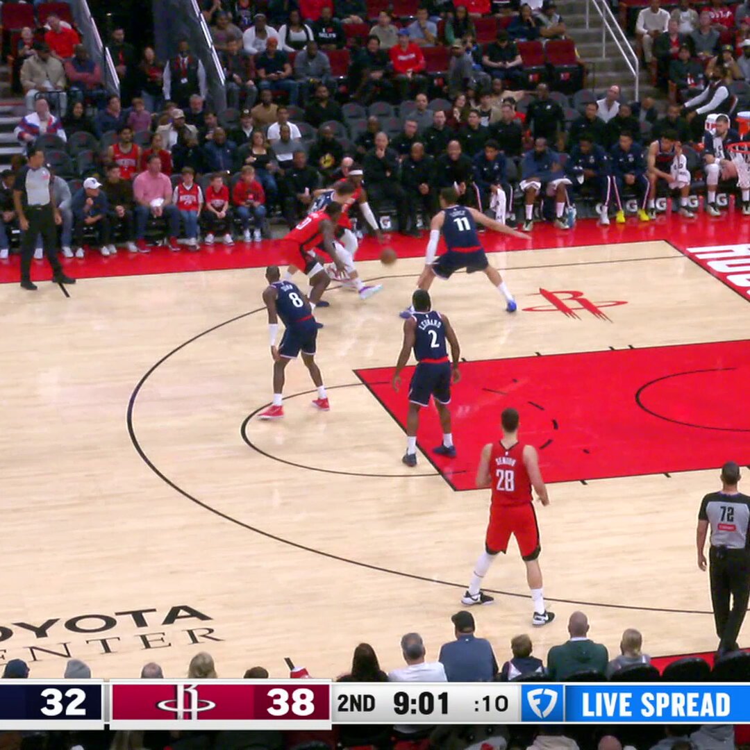 Kawhi off & runnin' to his spots 🖐️ 