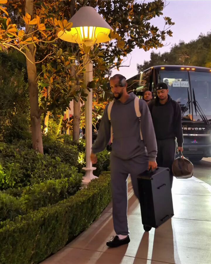 The Magic have arrived in Las Vegas 🛬

They will battle the Knicks in the @emirates NBA Cup Semifinals on Saturday at 5:30pm/et on Prime! 