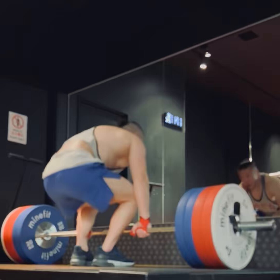久しぶりだな210kg 3repしか上がらんかったけどデッドリフトは楽しいなあ